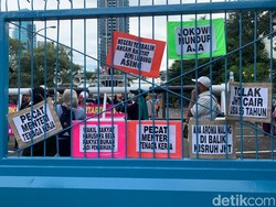 Menolak Aturan (Baru) Pencairan JHT