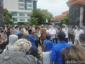 Lamongan Jadi Langganan Banjir, Mahasiswa dan Warga Turun Demo Lamongan Jadi Langganan Banjir, Mahasiswa dan Warga Turun Demo