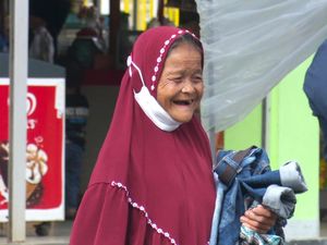 Tekad Mak Amih agar 2 Cucu Tetap Kenyang di Tengah Hidup Memprihatinkan
