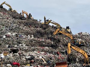 Banyak Aktivitas Bakar Sampah di Jabodetabek, Apa Dampaknya? Banyak Aktivitas Bakar Sampah di Jabodetabek, Apa Dampaknya?