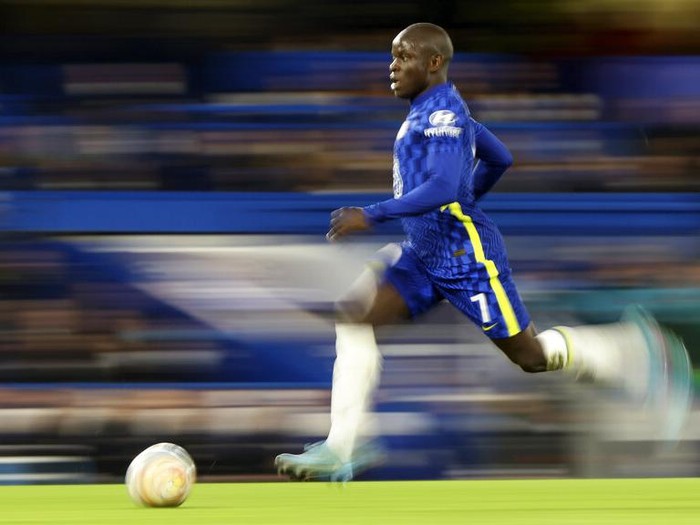 Lille's Sven Botman, right, vies for the ball with Chelsea's Hakim Ziyech, center, during the Champions League round of 16, first leg, soccer match between Chelsea and LOSC Lille at Stamford Bridge stadium in London, Tuesday, Feb. 22, 2022. (AP Photo/Ian Walton)