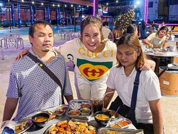 Mulia! Pemilik Resto Ini Masak Daging Panggang untuk Pengunjung Tunanetra