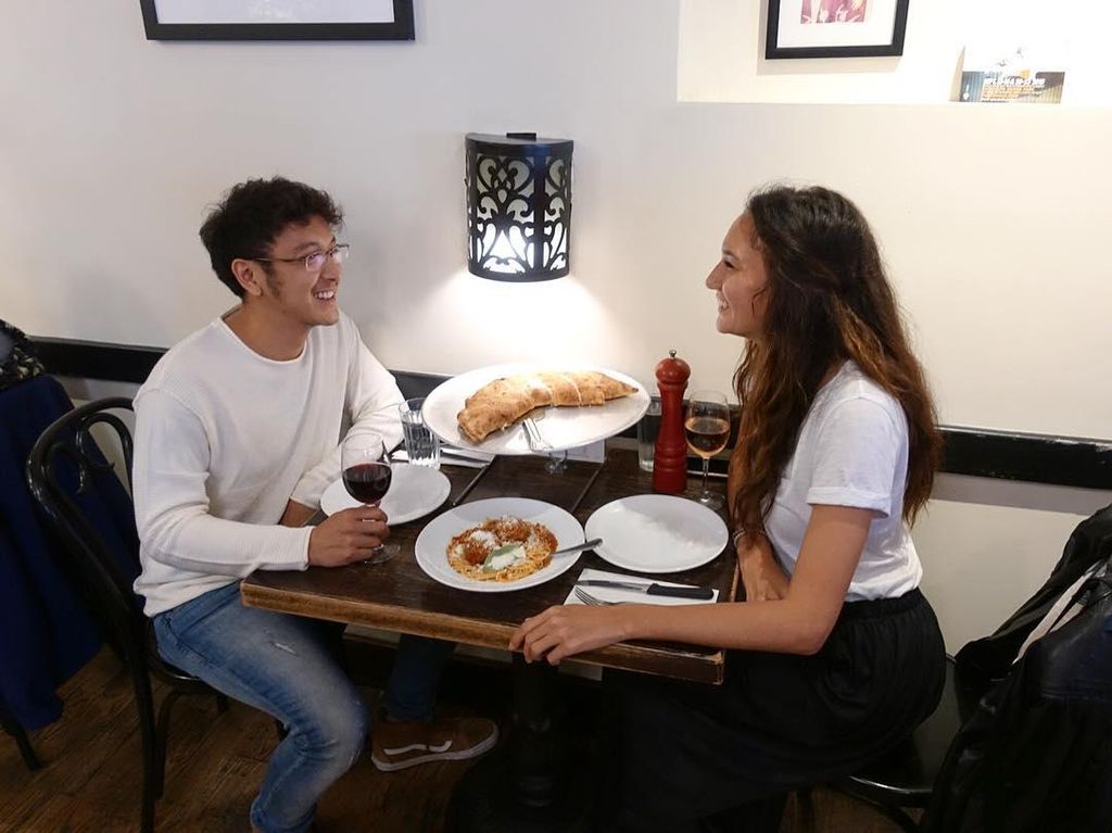 Nadine Chandrawinata dan Dimas Anggara Selalu Kompak Saat Ngopi dan Makan Nadine Chandrawinata dan Dimas Anggara Selalu Kompak Saat Ngopi dan Makan
