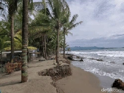 Kisah Warga Pesisir Cipatuguran Dihantui Abrasi Ekstrem