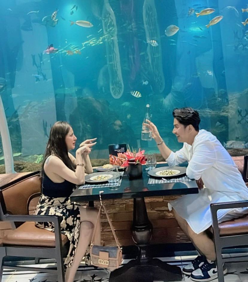 Pose Ayu Aulia, Model Cantik Saat Makan dengan Hotman Paris hingga Zikri Daulay