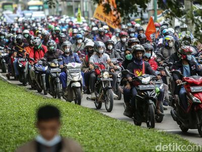 Protes JHT, Buruh Geruduk BPJS Ketenagakerjaan Kabupaten Bekasi