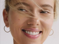 Ikuti Jejak Rihanna, Scarlett Johansson Rilis Brand Kecantikan Sendiri