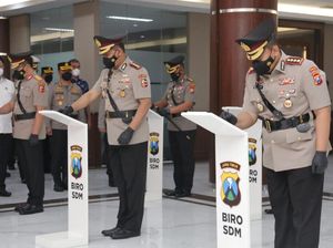 Kombes Dirmanto Resmi Jabat Kabid Humas Polda Jatim Kombes Dirmanto Resmi Jabat Kabid Humas Polda Jatim