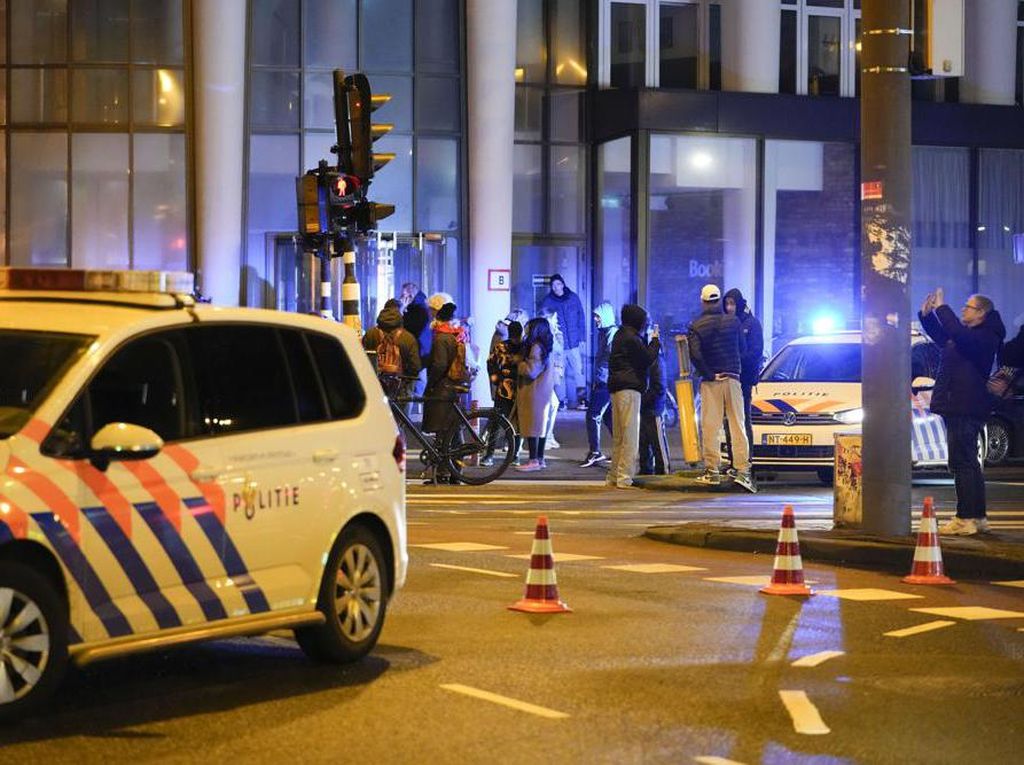 Penyanderaan di Amsterdam Berakhir, Pelaku Ditabrak Mobil Polisi