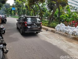 Permukaan Sumur Resapan Kuningan Selesai Dicor, Mobil-motor Bisa Melintas