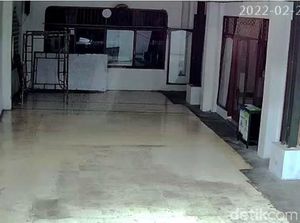 Viral Penampakan Bayangan Putih di Masjid Depok, Ini Penjelasan DKM Viral Penampakan Bayangan Putih di Masjid Depok, Ini Penjelasan DKM