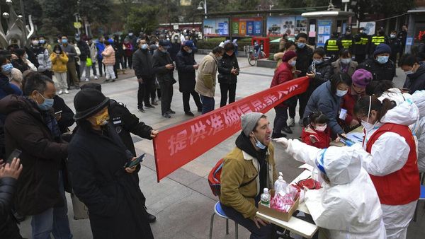 Corona Muncul Lagi, Warga Wuhan Ramai-ramai Tes COVID-19