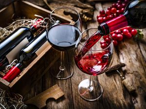 Ini Sebabnya Minum Wine Bikin Sakit Kepala dan Cara Meredakannya Ini Sebabnya Minum Wine Bikin Sakit Kepala dan Cara Meredakannya