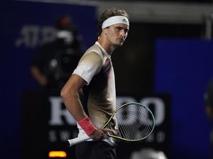 Gila! Zverev Pukul Kursi Wasit dengan Raket, Akhirnya Didiskualifikasi