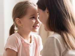 3 Cara Menjelaskan Perceraian Orangtua pada Anak, Jangan Saling Menjelekkan