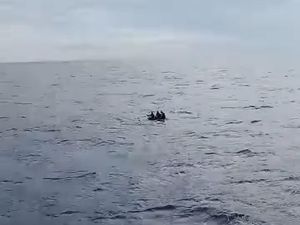 Kapal Karam, 3 Nelayan Sultra Selamat Usai 14 Jam Terombang-ambing di Lautan