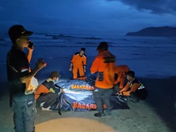 5 Wisatawan Terseret Ombak di Pantai Holtekamp, 4 Selamat-1 Tewas