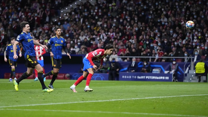 Atletico Madrids Joao Felix scores the opening goal of his team during the Champions League, round of 16, first leg soccer match between Atletico Madrid and Manchester United at the Wanda Metropolitano stadium in Madrid, Spain, Wednesday, Feb. 23, 2022. (AP Photo/Manu Fernandez)