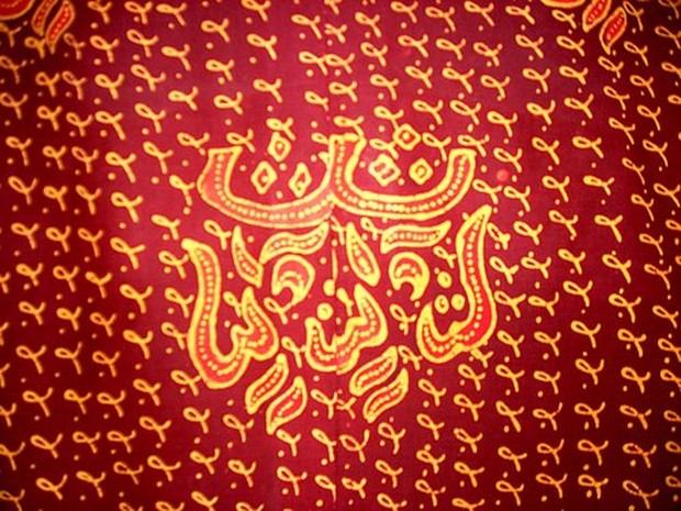 Batik Besurek Bengkulu/Foto : budaya-indonesia.org Motif batik Besurek dari Bengkulu menampilkan aksara Arab gundul