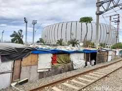 Apa Kampung Susun Bayam Terbuka untuk Penghuni Bedeng Rel Belakang JIS?