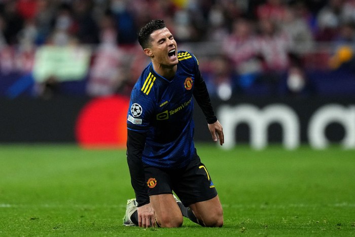 MADRID, SPAIN - FEBRUARY 23: Cristiano Ronaldo of Manchester United reacts during the UEFA Champions League Round Of Sixteen Leg One match between Atletico Madrid and Manchester United at Wanda Metropolitano on February 23, 2022 in Madrid, Spain. (Photo by Angel Martinez/Getty Images)