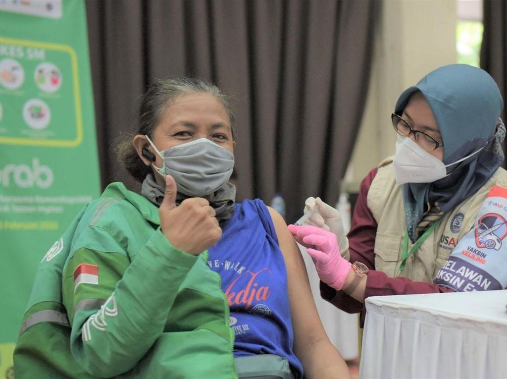 Grab & Kemenkop UKM Distribusi Vaksin Booster, Dorong Pemulihan Ekonomi Grab & Kemenkop UKM Distribusi Vaksin Booster, Dorong Pemulihan Ekonomi