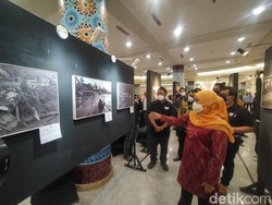 Solidaritas Kemanusiaan Lewat 50 Foto Mahameru Karya PFI Surabaya