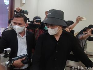Penuhi Panggilan Bareskrim, Indra Kenz Bungkam Penuhi Panggilan Bareskrim, Indra Kenz Bungkam