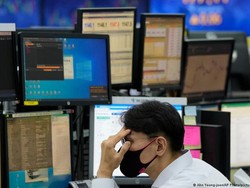 Invasi Rusia ke Ukraina Pengaruhi Saham Asia dan Harga Minyak