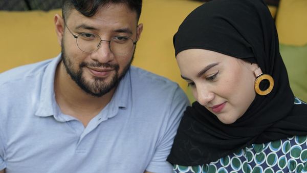 Pelukan dan Kecupan Ammar Zoni Mendarat di Perut Hamil Irish Bella