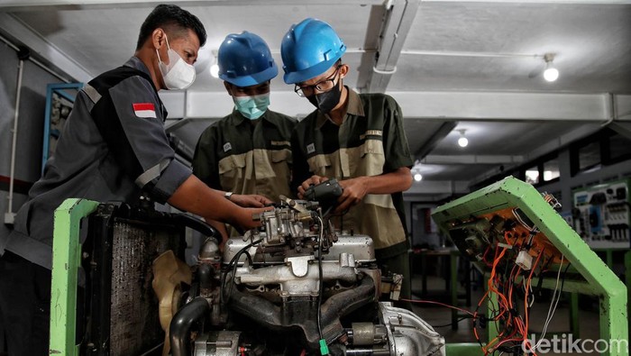 Program SMK Pusat Keunggulan (SMK PK) dipersiapkan untuk menjawab tantangan pemulihan ekonomi imbas dari COVID- 19.