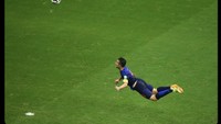 Yang ini adalah aksi gol hang time Robin van Persie. Foto: dok. Twitter