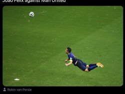 Yang ini adalah aksi gol hang time Robin van Persie. Foto: dok. Twitter