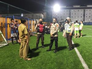 2 Suporter Pengeroyok Pemain Bola di Lapangan Ingub Serahkan Diri ke Polisi 2 Suporter Pengeroyok Pemain Bola di Lapangan Ingub Serahkan Diri ke Polisi