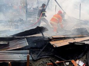 Aksi Heroik Anak Perempuan di Luwu Terobos Kebakaran Selamatkan Ibunya