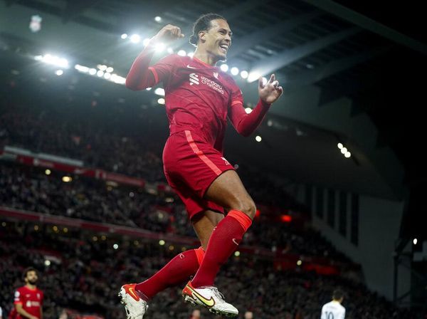 Bantai Leeds, Liverpool Kian Dekati Manchester City