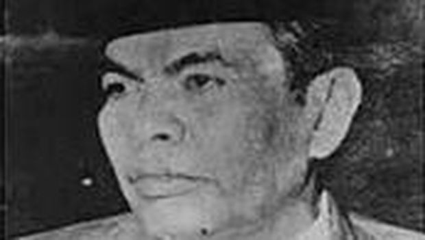 Muhammad Yamin adalah pahlawan Indonesia sekaligus sastrawan tanah air. Ia juga berperan sebagai sekretaris Kongres Pemuda II.