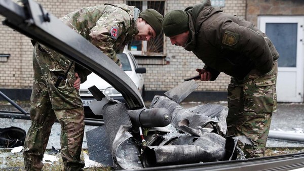 Rusia telah melakukan serangan rudal terhadap infrastruktur Ukraina. Ini dia penampakan sisa-sisa rudal yang hantam Ukraina.