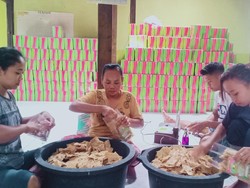 Jerit Pembuat Keripik Tempe Ngawi yang Kelabakan Kala Minyak Goreng Langka