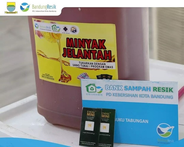 Program Beli Jelantah oleh Pemkot Bandung/Foto : bandungresik.com/Bank Sampah Resik Program Beli Jelantah oleh Pemkot Bandung/Foto : bandungresik.com/Bank Sampah Resik