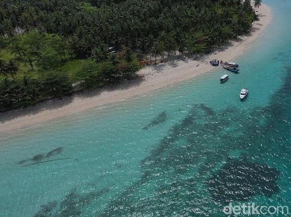 Nggak Seram, Pulau Tak Berpenghuni di Bangka Justru Cantik Banget