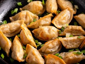 Resep Gyoza Goreng yang Gurih Renyah Padat Isiannya untuk Camilan Resep Gyoza Goreng yang Gurih Renyah Padat Isiannya untuk Camilan