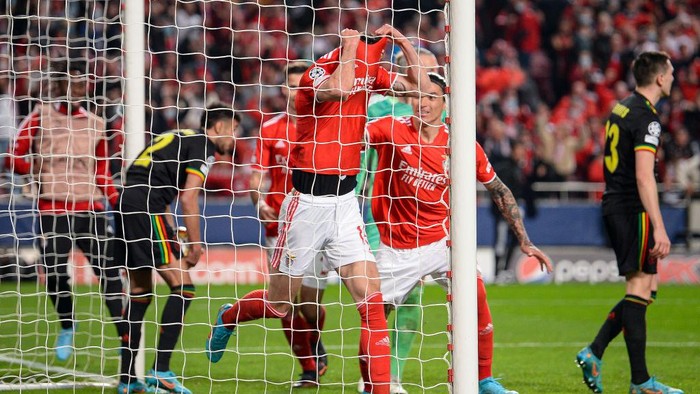 Roman Yaremchuk LISBON, PORTUGAL - FEBRUARY 23: Roman Yaremchuk of Benfica celebrates with teammate Darwin Nunez after scoring their team's second goal during the UEFA Champions League Round Of Sixteen Leg One match between SL Benfica and AFC Ajax at Estadio da Luz on February 23, 2022 in Lisbon, Portugal. Benfica's Ukrainian striker Roman Yaremchuk celebrated a Champions League goal by revealing a shirt bearing his country's coat of arms, Ukrainian trident, which has been considered a national symbol for more than 100 years.(Photo by Octavio Passos/Getty Images)