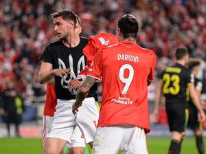 Roman Yaremchuk Cetak Gol, Buka Jersey, Pamerkan Trisula Ukraina!