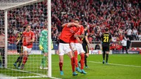 Gol di menit ke-72 itu dirayakan Roman Yaremchuk untuk memperlihatkan dukungan buat negaranya, Ukraina. Foto: Getty Images/Octavio Passos  
