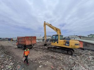 2 Hari, 272 Ton Sampah Diangkut dari Dekat Proyek Giant Sea Wall Jakarta