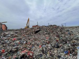 Sampah Terhampar, Sudin LH Jakut Harap PUPR Kebut Proyek Tanggul NCICD Sampah Terhampar, Sudin LH Jakut Harap PUPR Kebut Proyek Tanggul NCICD