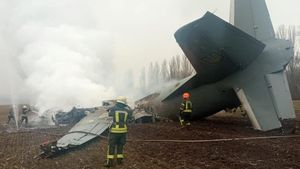 Foto-foto Pesawat Antonov Ukraina yang Jatuh Usai Ditembak
