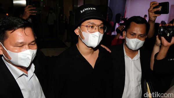 Momen Indra Kenz Terdiam Penuhi Panggilan Bareskrim Terkait Kasus Binomo