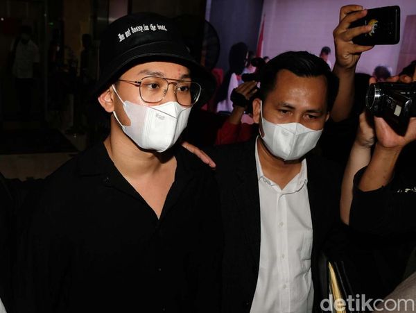 Momen Indra Kenz Terdiam Penuhi Panggilan Bareskrim Terkait Kasus Binomo